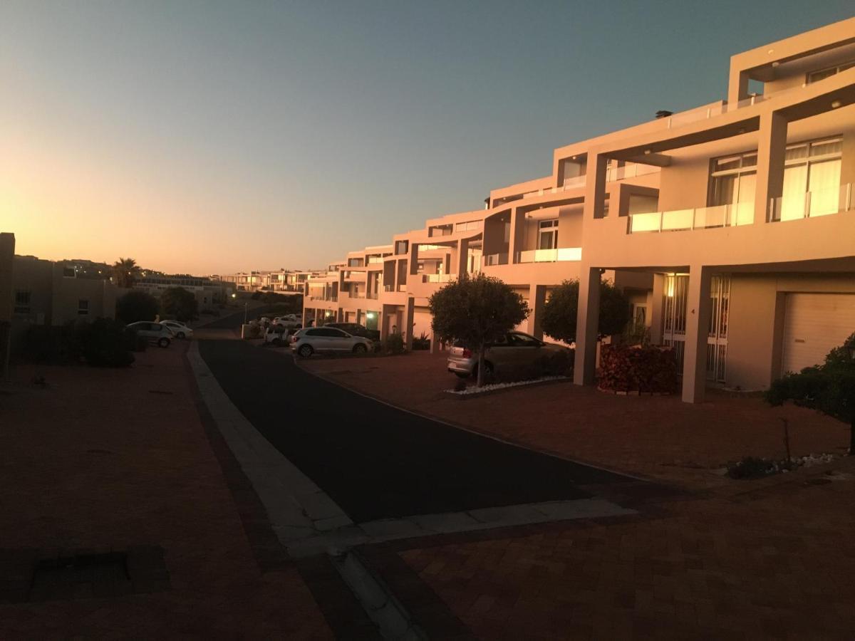 2Whitewaters Bloubergstrand Homestay Buitenkant foto